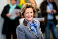 Dronning Sonja markerer 82-årsdagen sin privat 4. juli. Her under et besøk ved Apalløkka skole i Oslo i desember 2018.