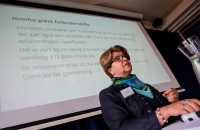 BRUK OG KAST. – Når det koster flere tusen kroner å bytte en knust mobilskjerm, er det ikke rart mange heller bare kjøper siste modell, sier Randi Flesland i Forbrukerrådet.