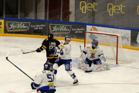 Opp- og nedrykk fra eliteserien i ishockey skal avgjøres onsdag kveld.