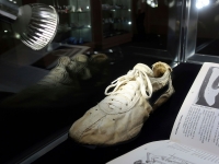 Nike-skoene på auksjonshuset Sotheby'si New York. De ble designet for løpere som skulle kvalifisere seg til OL i 1972.