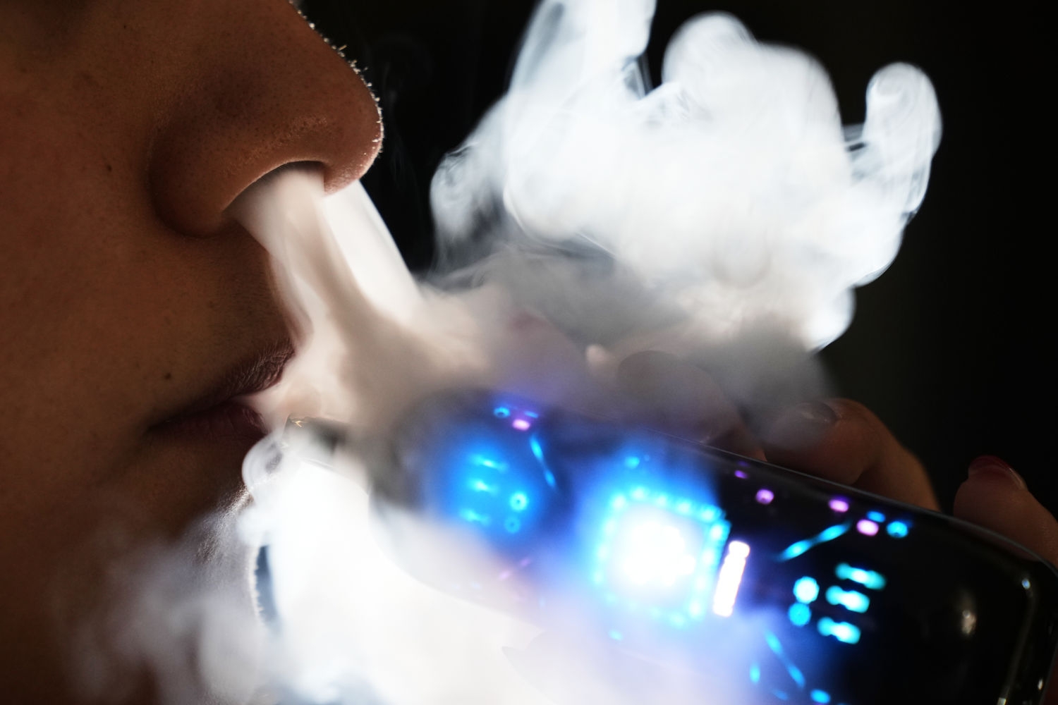 – Vi ser at enkelte forsøker å bygge status og innflytelse ved hjelp av vapes, kontanter og dyre gjenstander. For en ungdom kan dette fremstå spennende ved første øyekast, men realiteten er ofte langt mindre imponerende enn fasaden de forsøker å skape, sier politiadvokat Cathrine Kolle Varden.