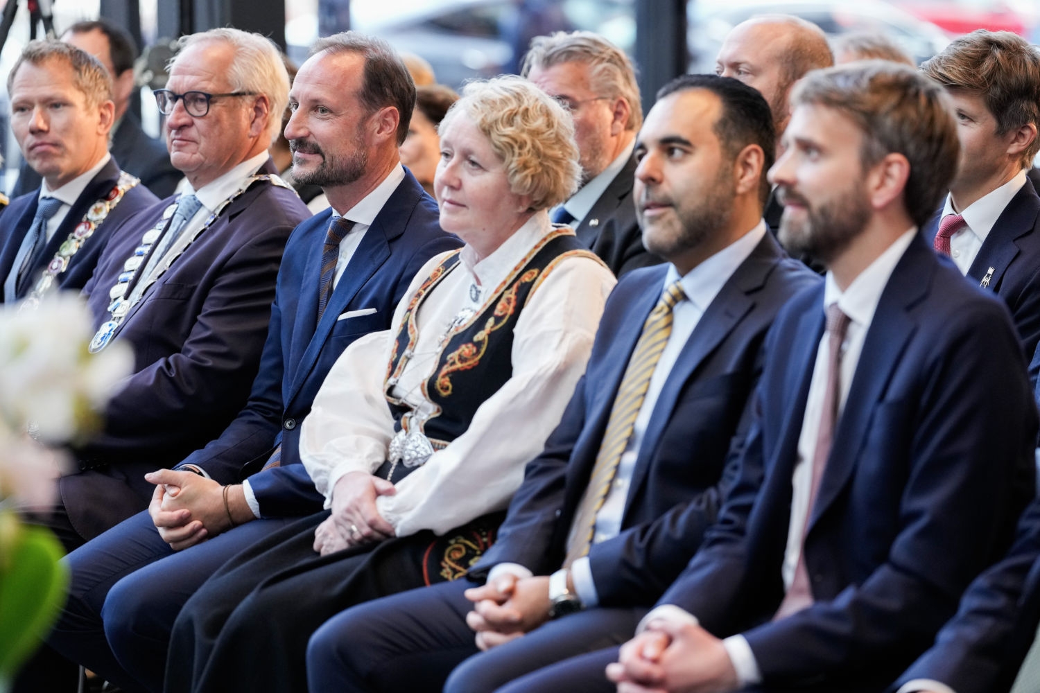 Kronprins Haakon er til stede ved åpningen av nye Drammen sykehus.