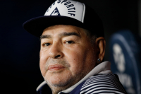Den argentinske fotballegenden Diego Maradona er død. Dette bildet ble tatt tidligere i år.