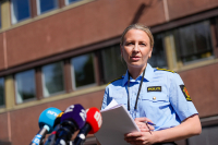 Politiadvokat Tine Henriksen holdt mandag en pressebrifing i forbindelse med drapsetterforskningen på Nes i Ådal, der Jonas Aarseth Henriksen (30) ble funnet drept.